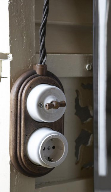 Внешняя (витая и плоская) электропроводка: оригинальный стиль и безопасность в доме