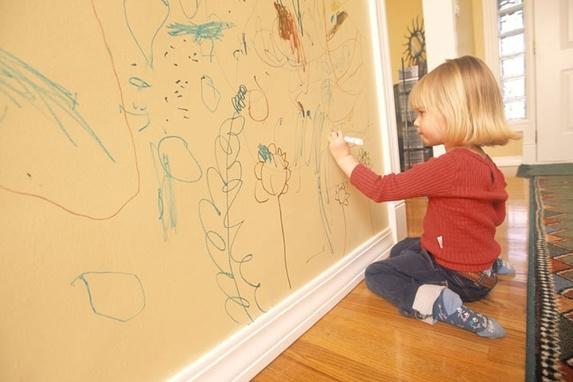 Как надёжно покрасить стены в детской