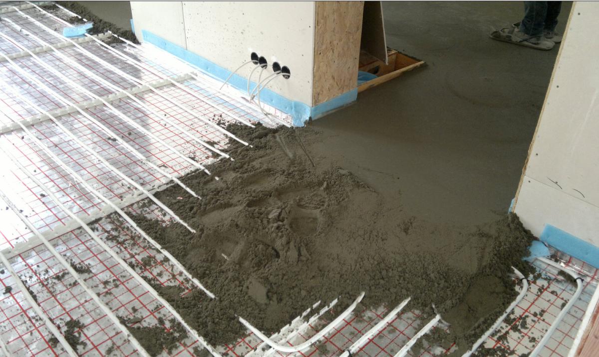 Особенности монтажа бетонной стяжки для водяного теплого пола | Бетон и .