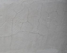 волосяные трещины в бетоне