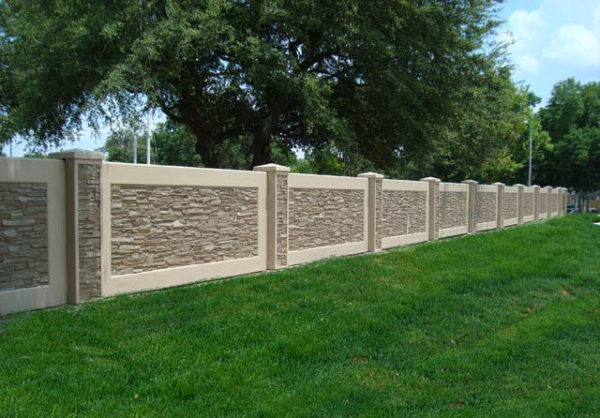 Коричневый бетонный забор