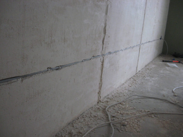 штробление бетонных стен