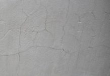 волосяные трещины в бетоне
