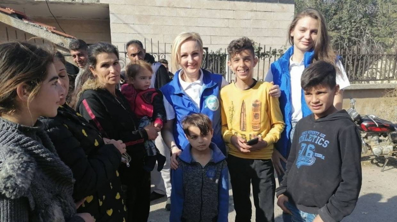 Совместная комиссия САР и России выдала гумпомощь вернувшимся домой сирийским беженцам