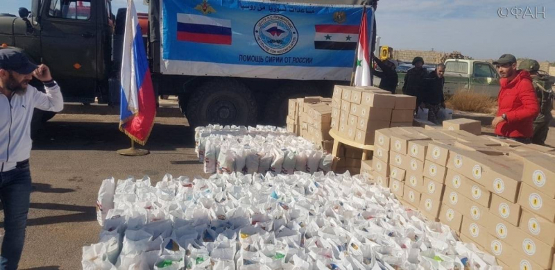 Российские военнослужащие раздали гуманитарную помощь жителям сирийской Эс-Сувейды