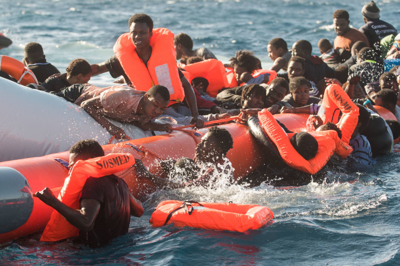 Правозащитники показали видео перехвата мигрантов у побережья Ливии