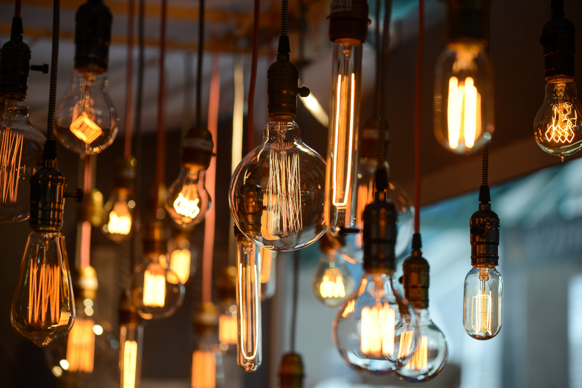 Возможности использования лампы Эдисона в интерьере | Бетон и цемент